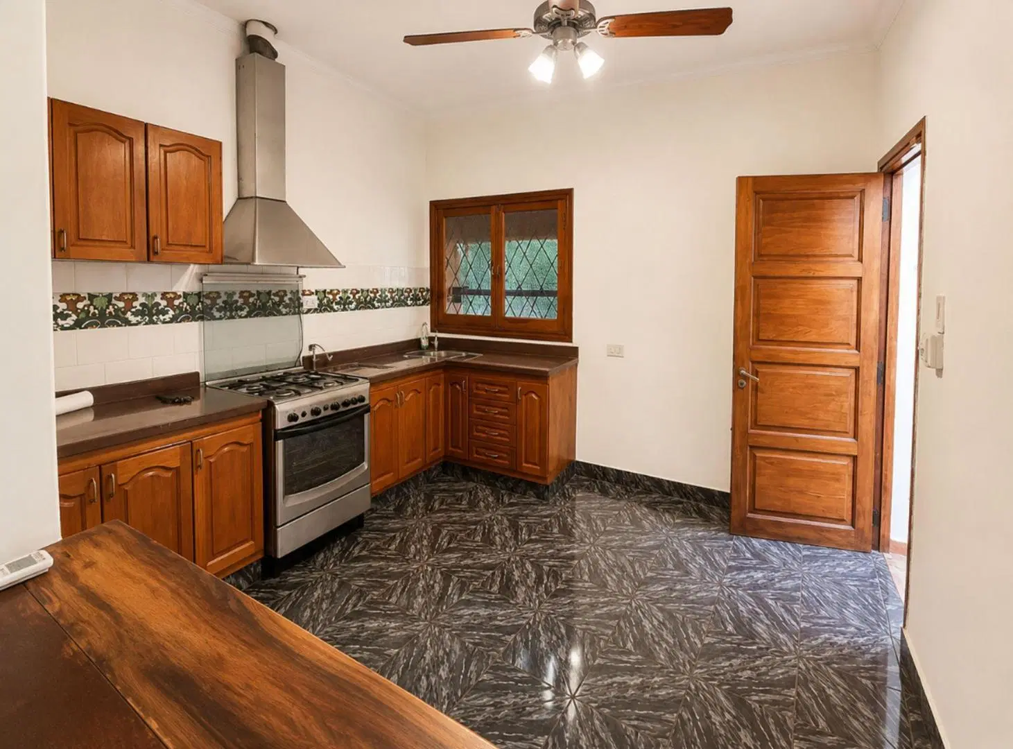 Importante Casa en Venta en Barrio General Paz 8
