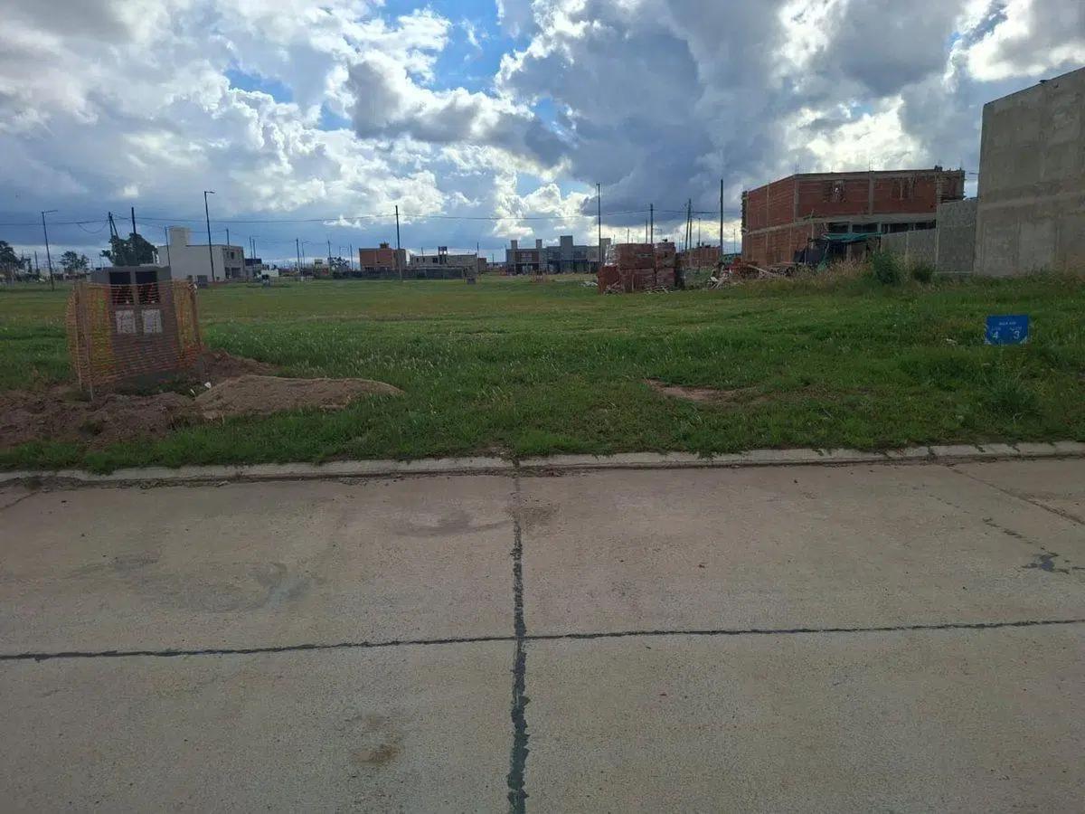 VENTA LOTE EN CUESTAS DE MANANTIALES APTO DUPLEX 2