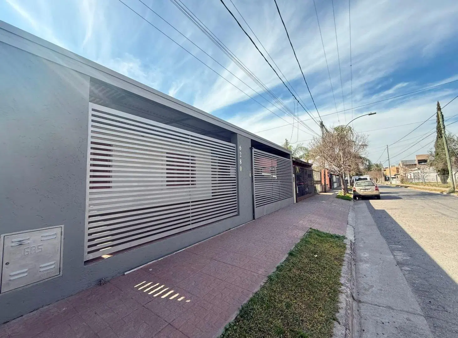 VENTA CASA 3 DORMITORIOS BARRIO CHATEAU CARRERAS 2