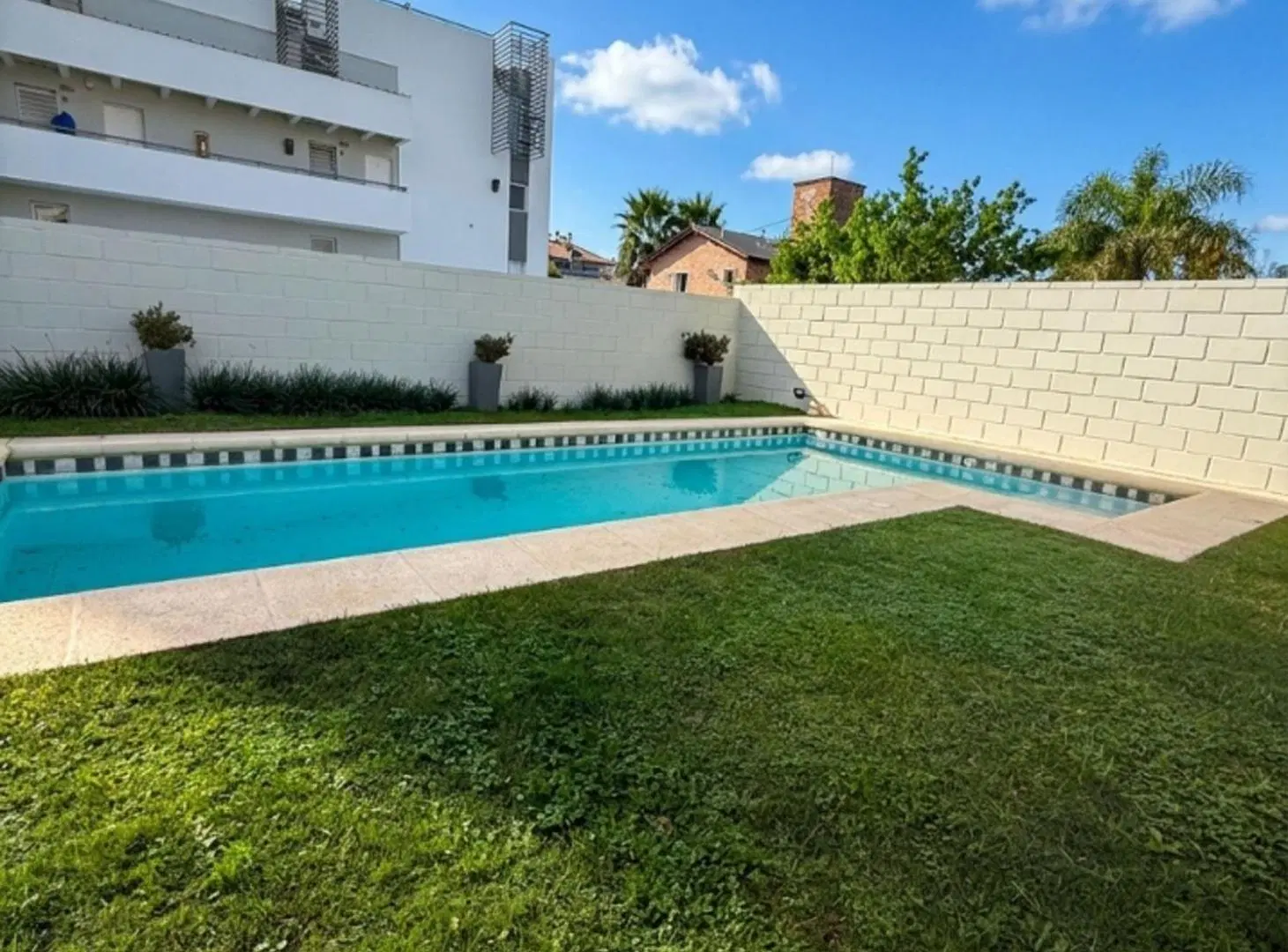 VENTA CASA 3 DORMITORIOS BARRIO CHATEAU CARRERAS 8