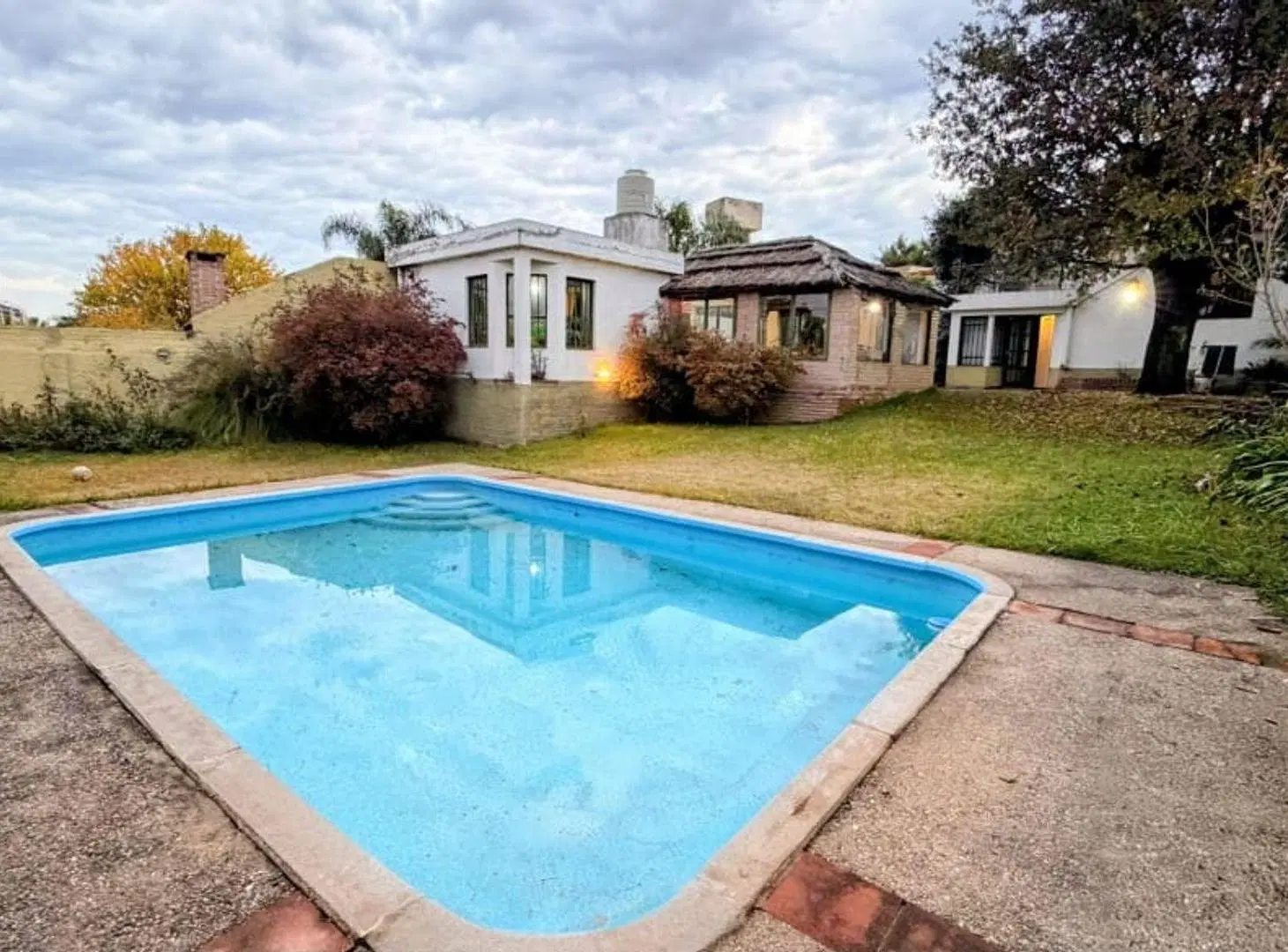 Venta casa 3 dormitorios Barrio Parque Capital 8