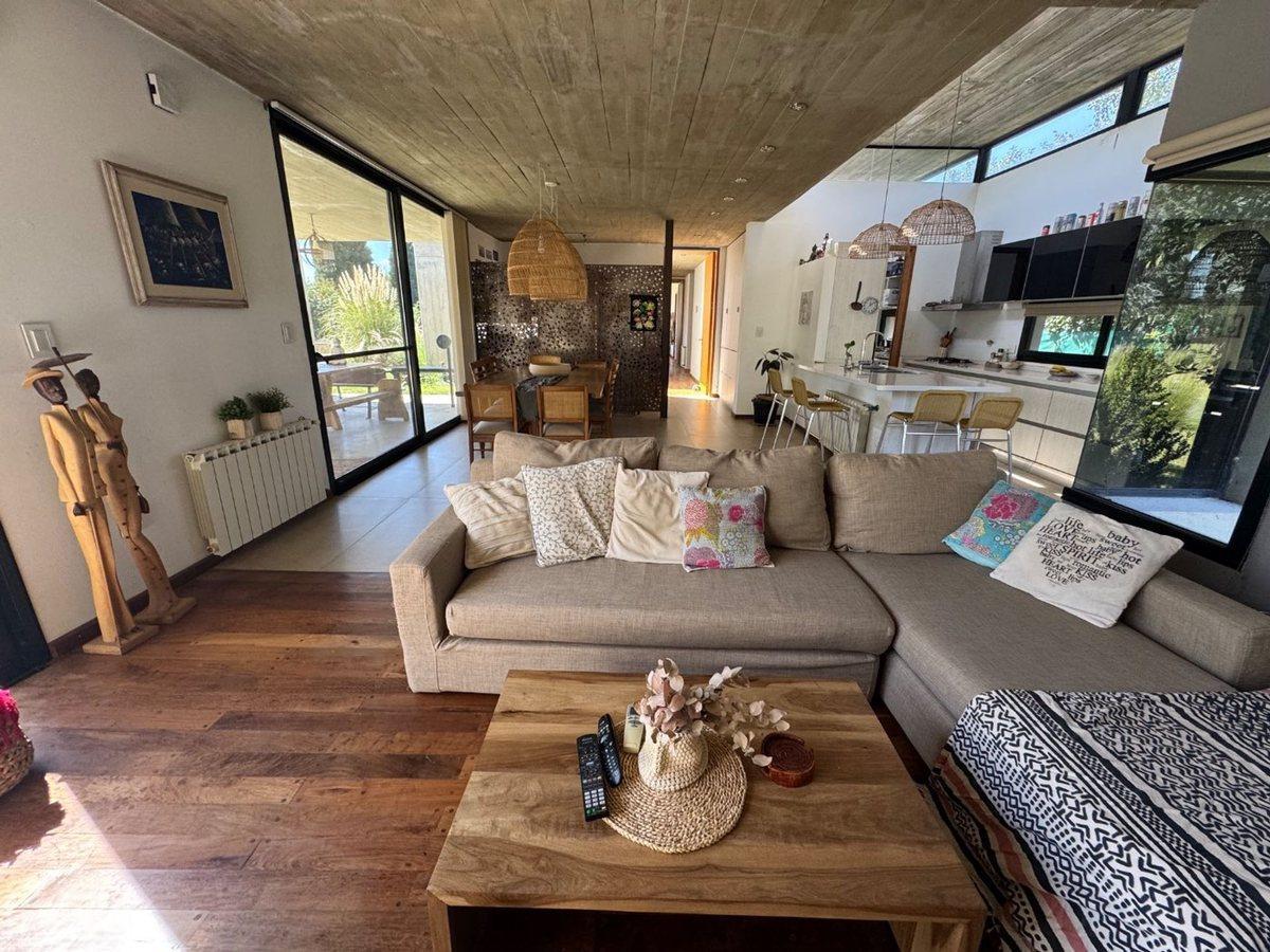 Foto de Venta casa en Cañuelas Country Golf zona sur, imagen 2