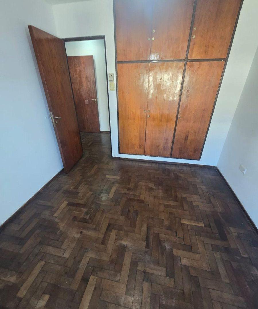 Foto de VENTA DEPARTAMENTO 2 DORM. Y 2 BALCONES EN ALBERDI, imagen 4