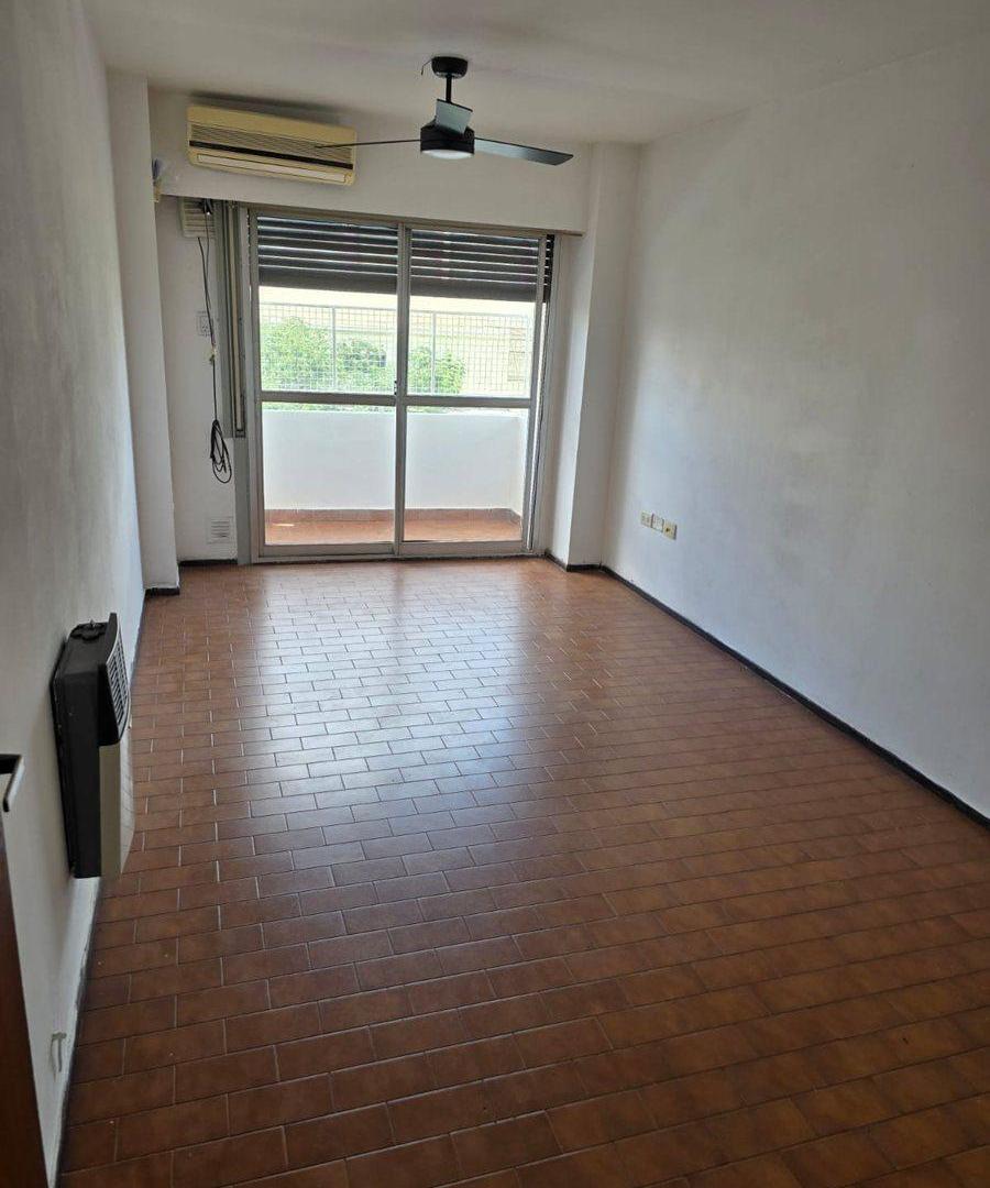 Foto de VENTA DEPARTAMENTO 2 DORM. Y 2 BALCONES EN ALBERDI, imagen 1