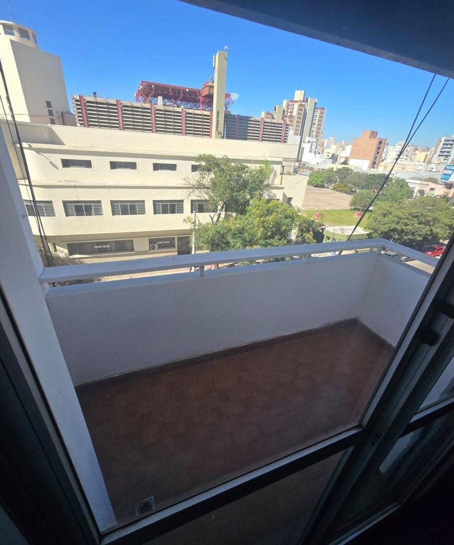 Foto de VENTA DEPARTAMENTO 2 DORM. Y 2 BALCONES EN ALBERDI, imagen 2