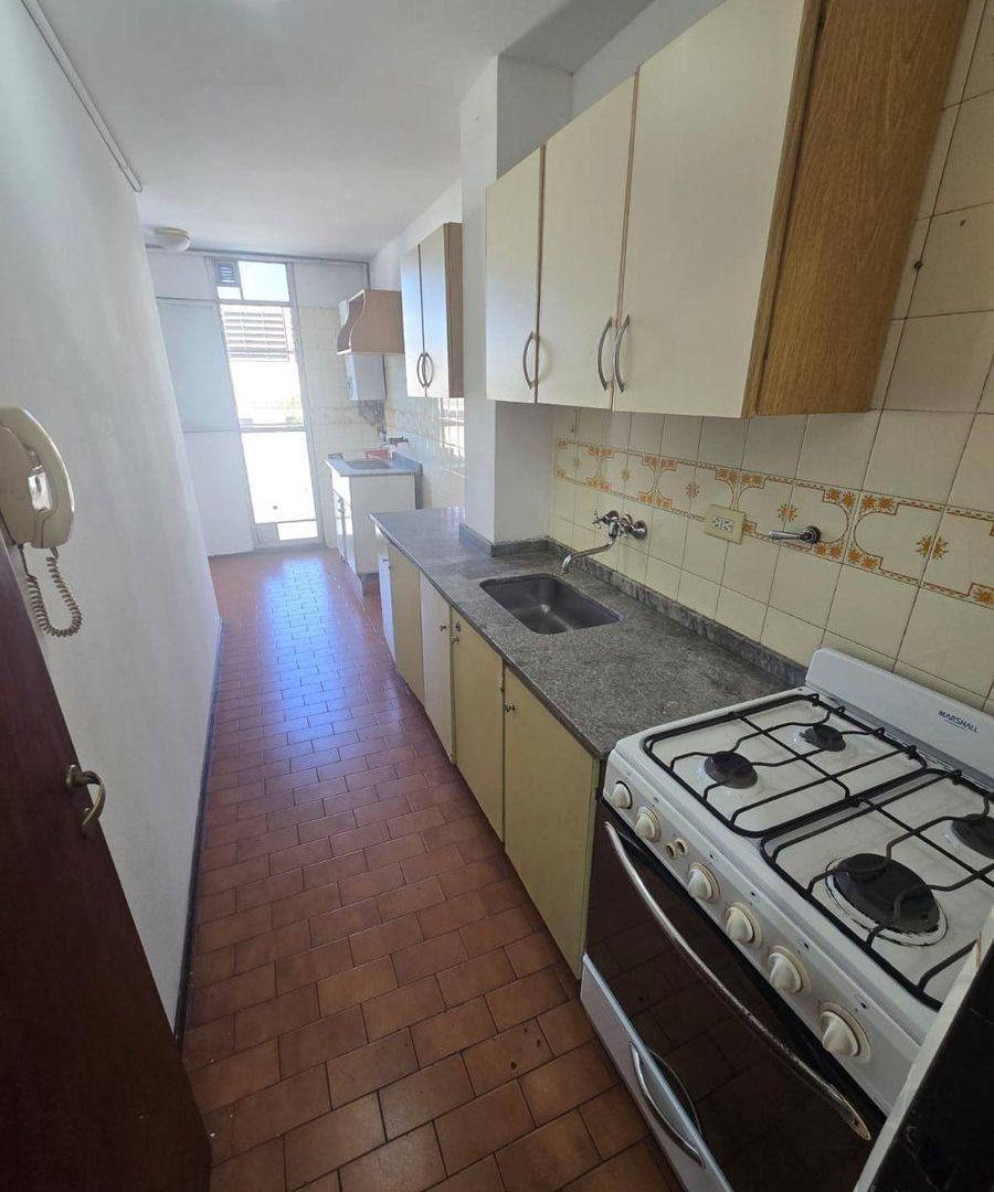 Foto de VENTA DEPARTAMENTO 2 DORM. Y 2 BALCONES EN ALBERDI, imagen 3