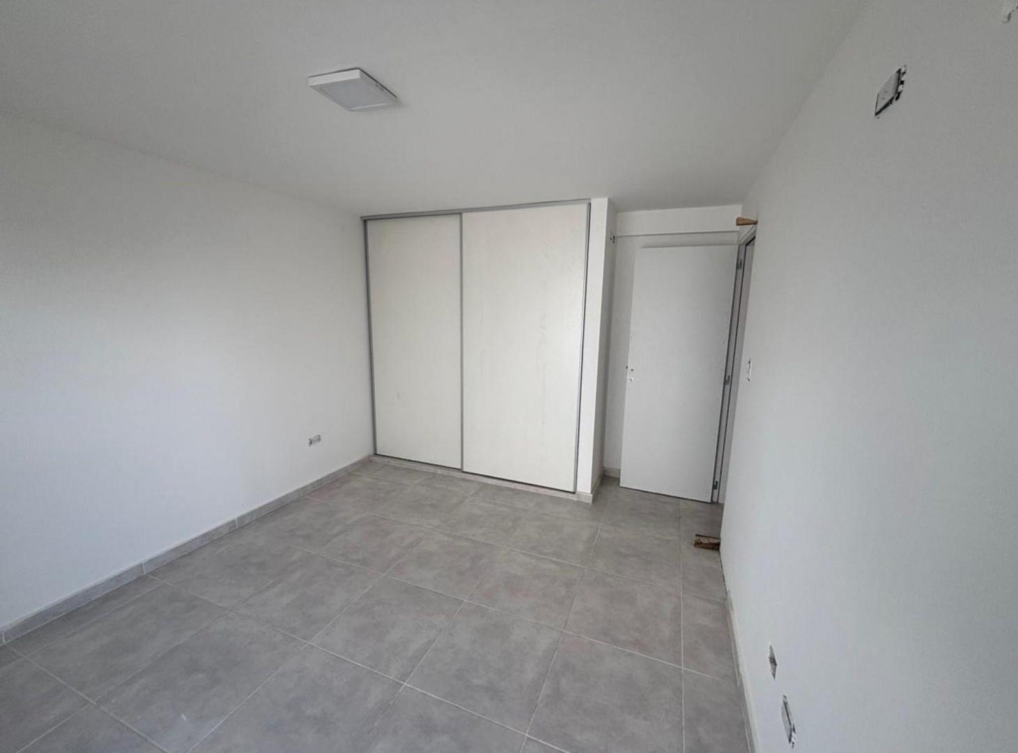 Foto de VENTA DEPARTAMENTO 2 DORMITORIOS, B° ALBERDI., imagen 2