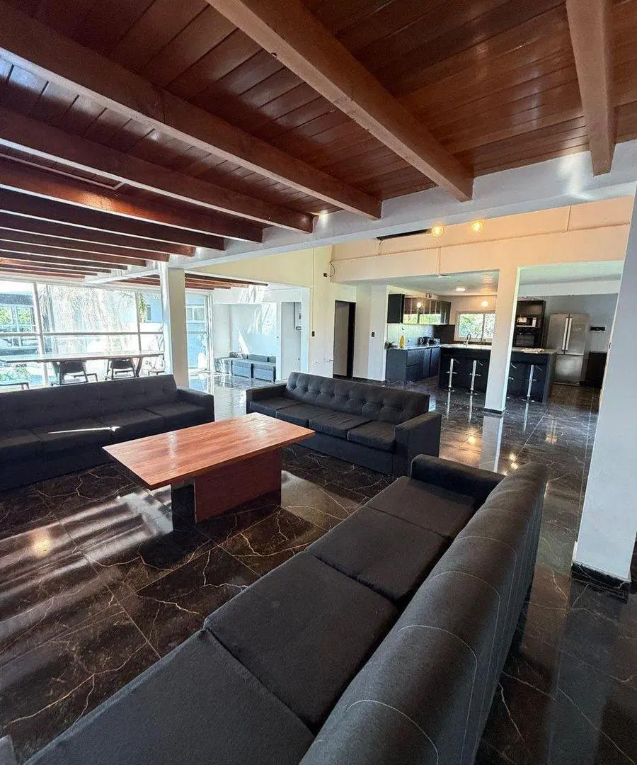 CASA EN VENTA 3 DORMITORIOS EN ARBOLADA HOLLYWOOD 3