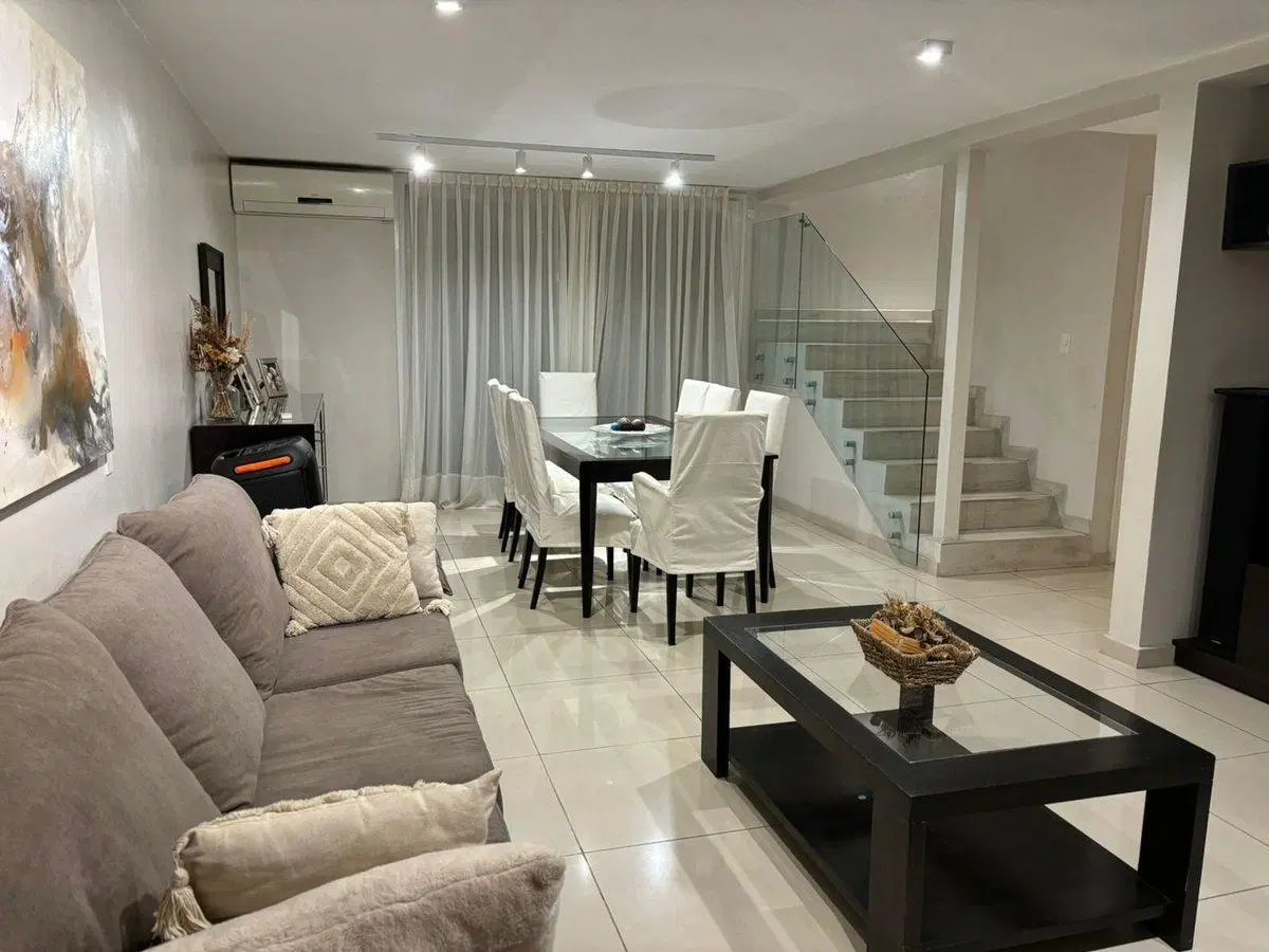CASA 4 DORMITORIOS SOLARES DE MANANTIALES 4