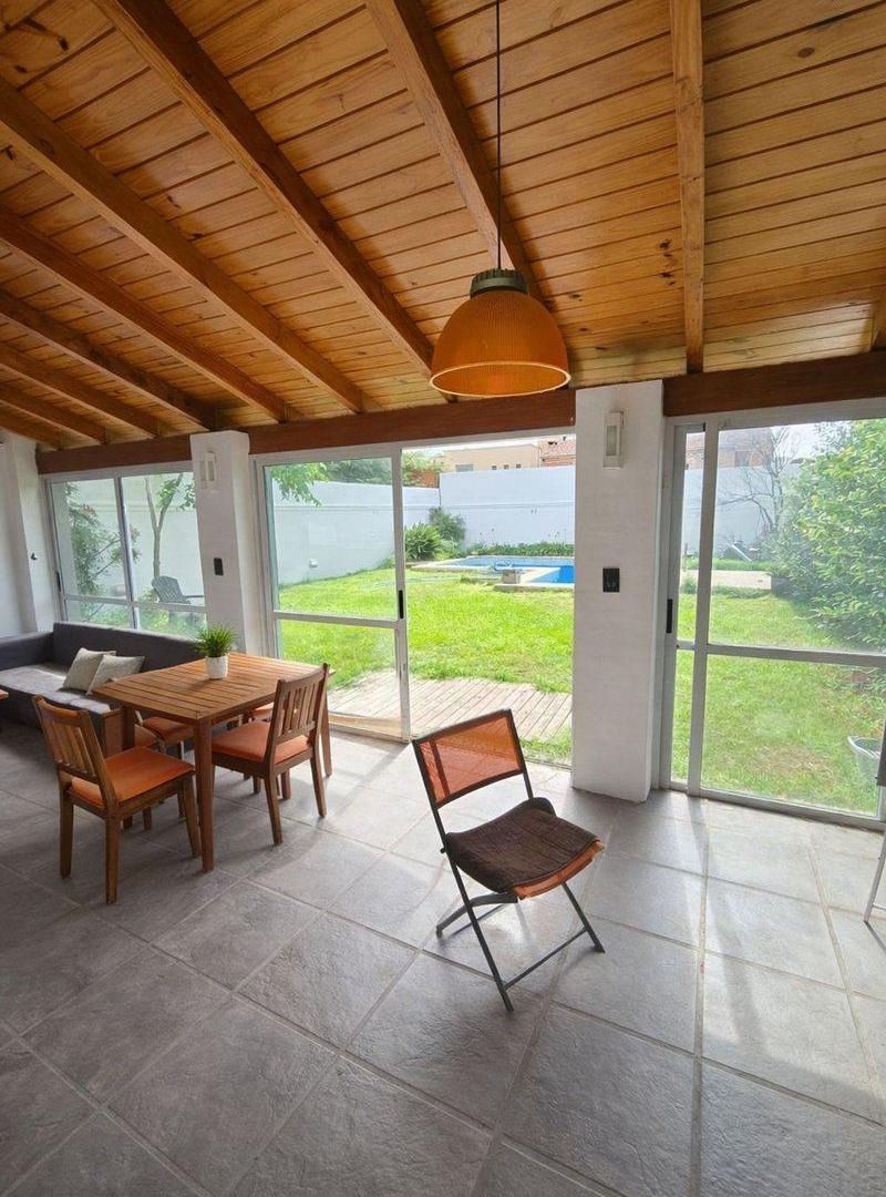 Foto de VENTA CASA DE CATEGORÍA 3 DORM EN B° LAS ROSAS, imagen 1