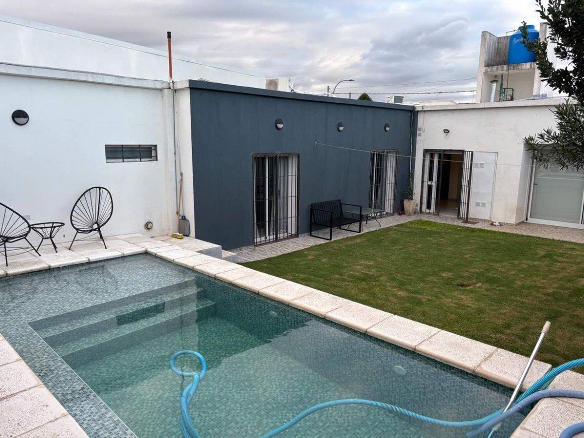 Foto de VENTA CASA 2 DORM EN BARRIO TALLERES O CON PILETA, imagen 3