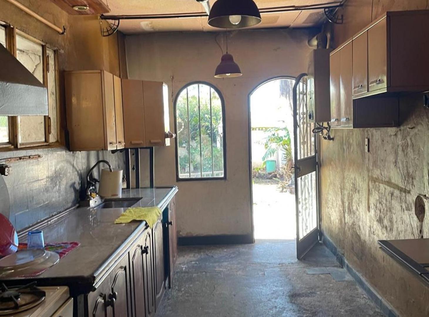 Foto de VENTA casa 2 dormitorios a REFACCIONAR, imagen 2