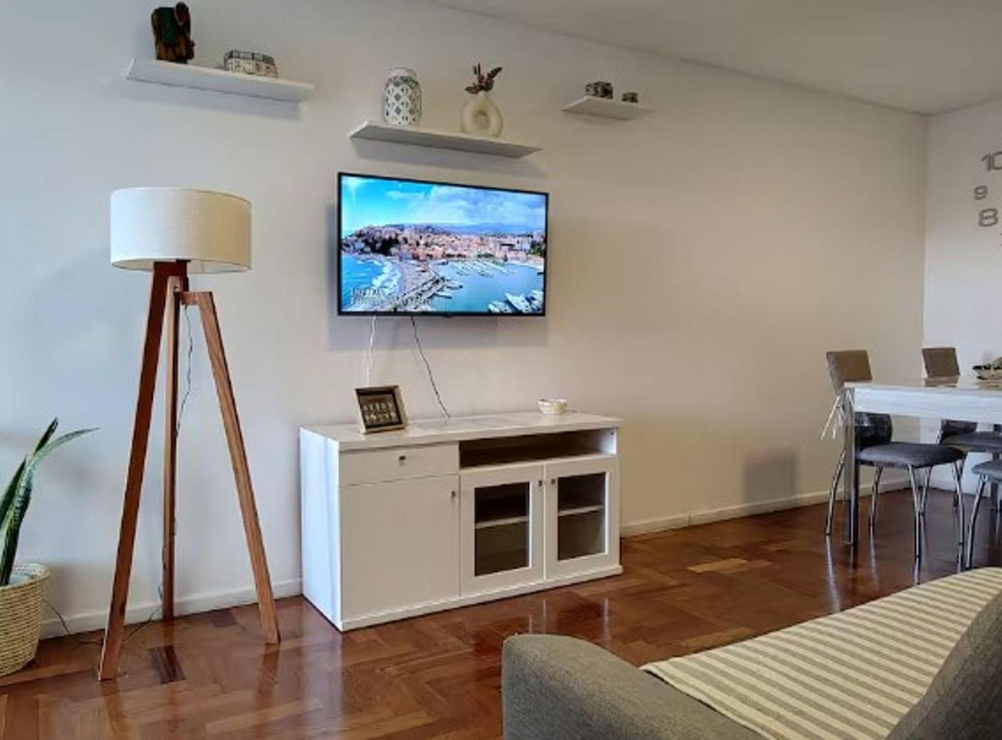 Foto de VENTA DEPARTAMENTO 1 DORM. AMOBLADO B° GENERAL PAZ, imagen 4