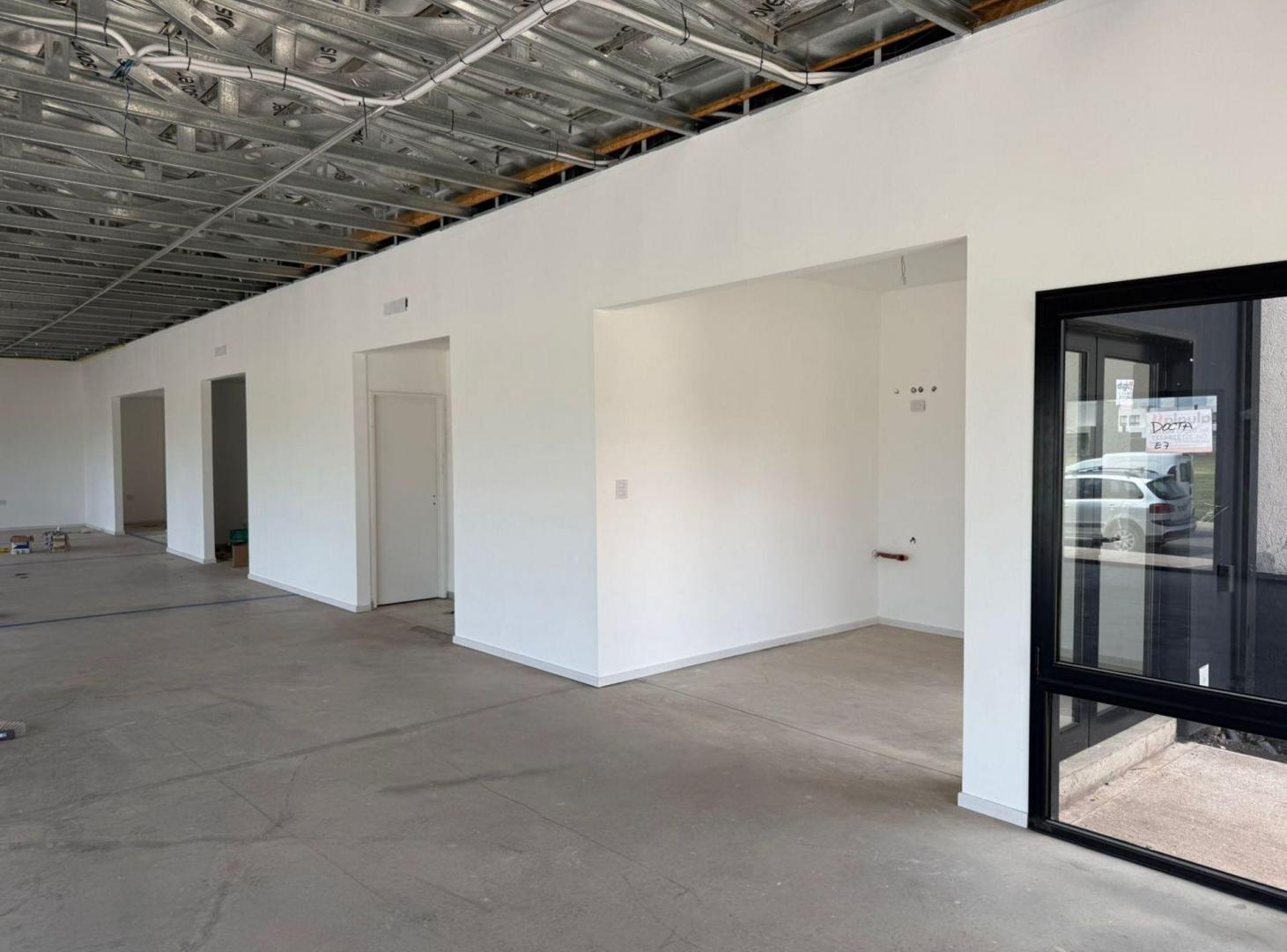 Foto de ALQUILER LOCAL COMERCIAL EN DOCTA – NOBU TOWN, imagen 2