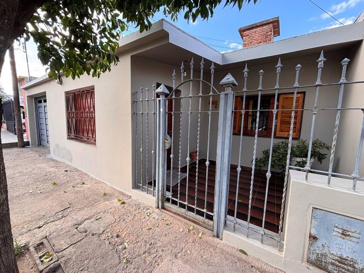 Foto de CASA 3 DORMITORIOS BARRIO SAN SALVADOR, imagen 1
