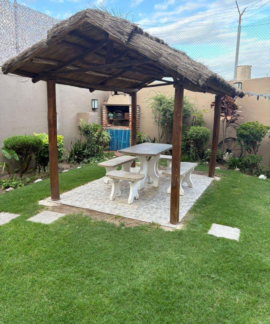 Foto de VENTA CASA 3 DORMITORIOS B° COLON, imagen 1