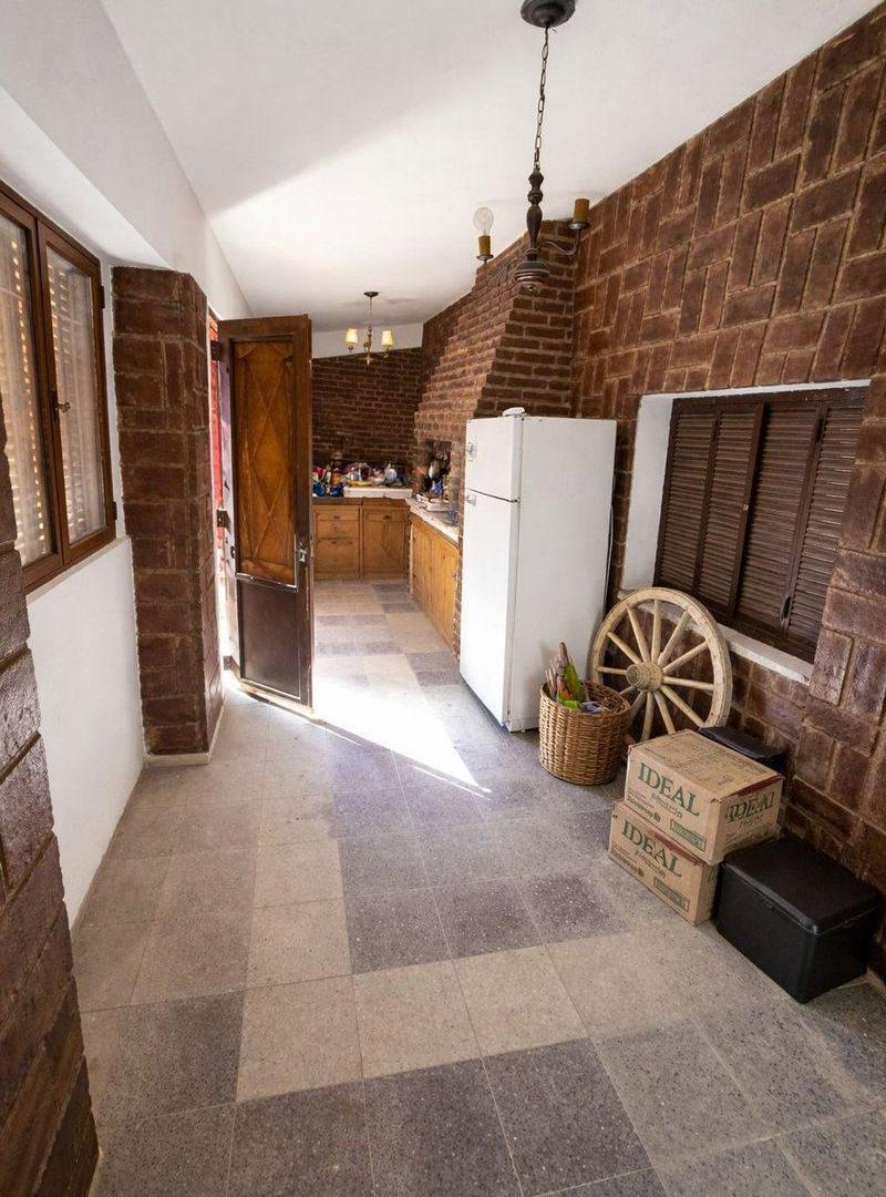 Foto de CASA EN VENTA GRAN TERRENO EN BIALET MASSE, imagen 5