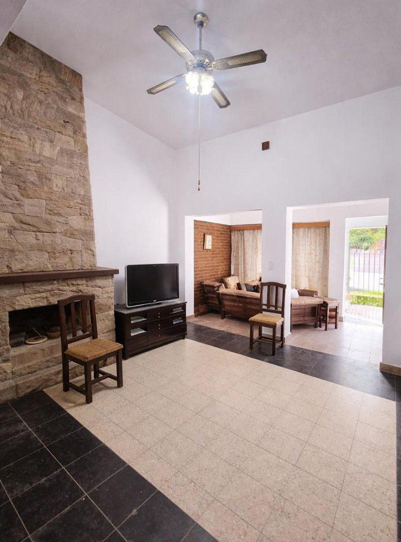Foto de CASA EN VENTA GRAN TERRENO EN BIALET MASSE, imagen 1