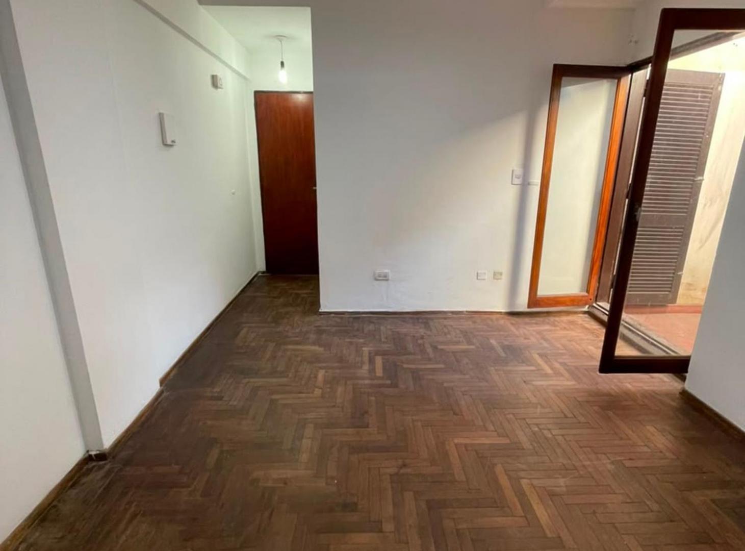 Foto de VENTA DEPTO 1 DOR ALBERDI CON PATIO, imagen 1
