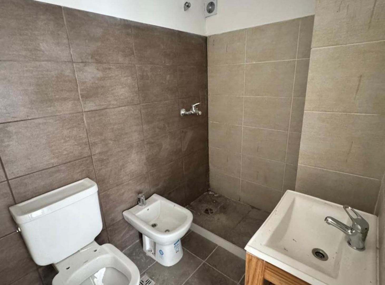 Foto de VENTA DEPARTAMENTO 1 DORMITORIO ALBERDI CON PILE, imagen 5