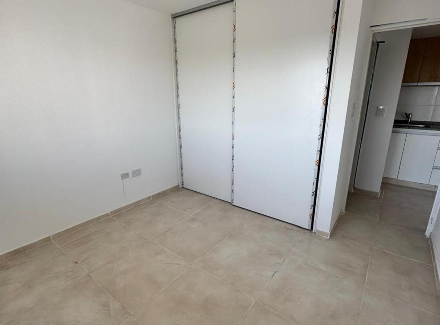 Foto de VENTA DEPARTAMENTO 1 DORMITORIO ALBERDI CON PILE, imagen 1