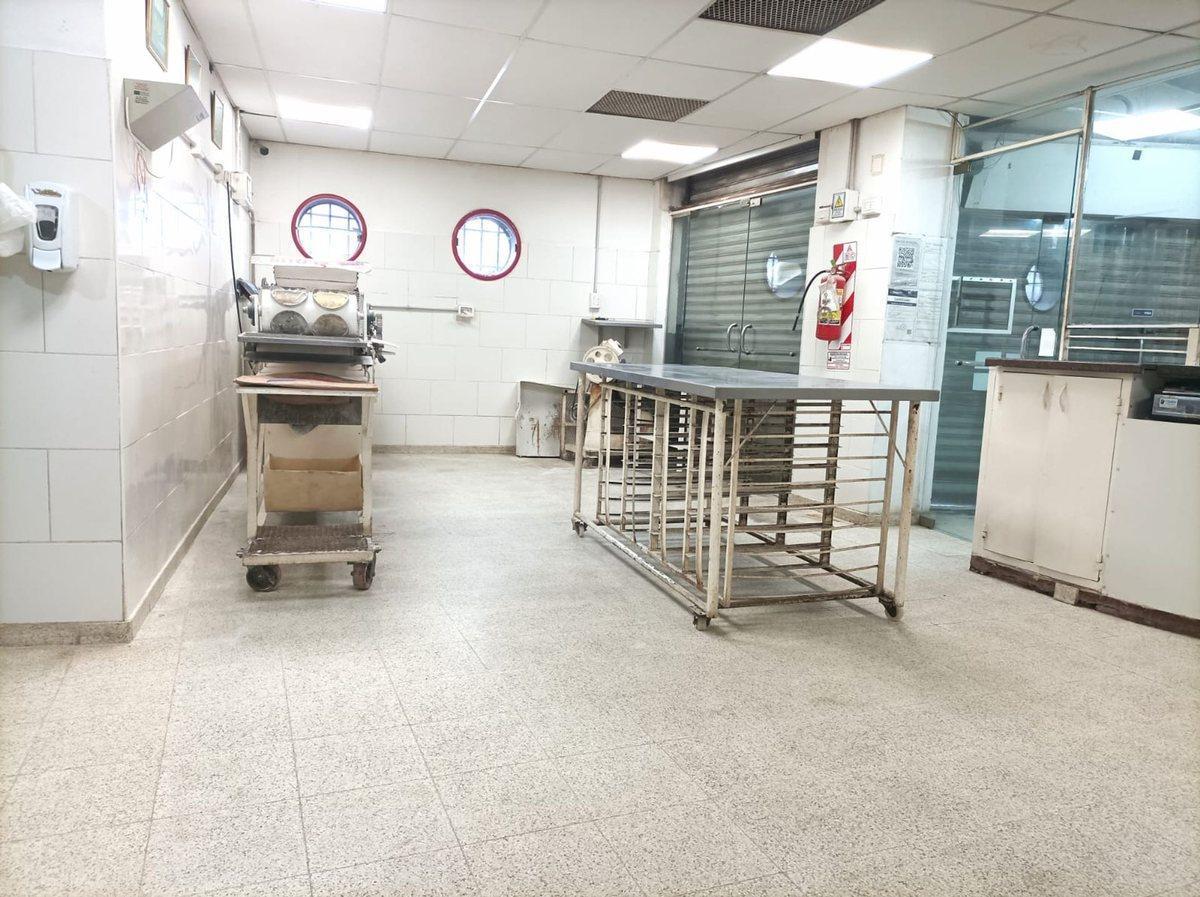 Foto de OPORTUNIDAD!! VENTA LOCAL COMERCIAL SOBRE AVENIDA, imagen 2