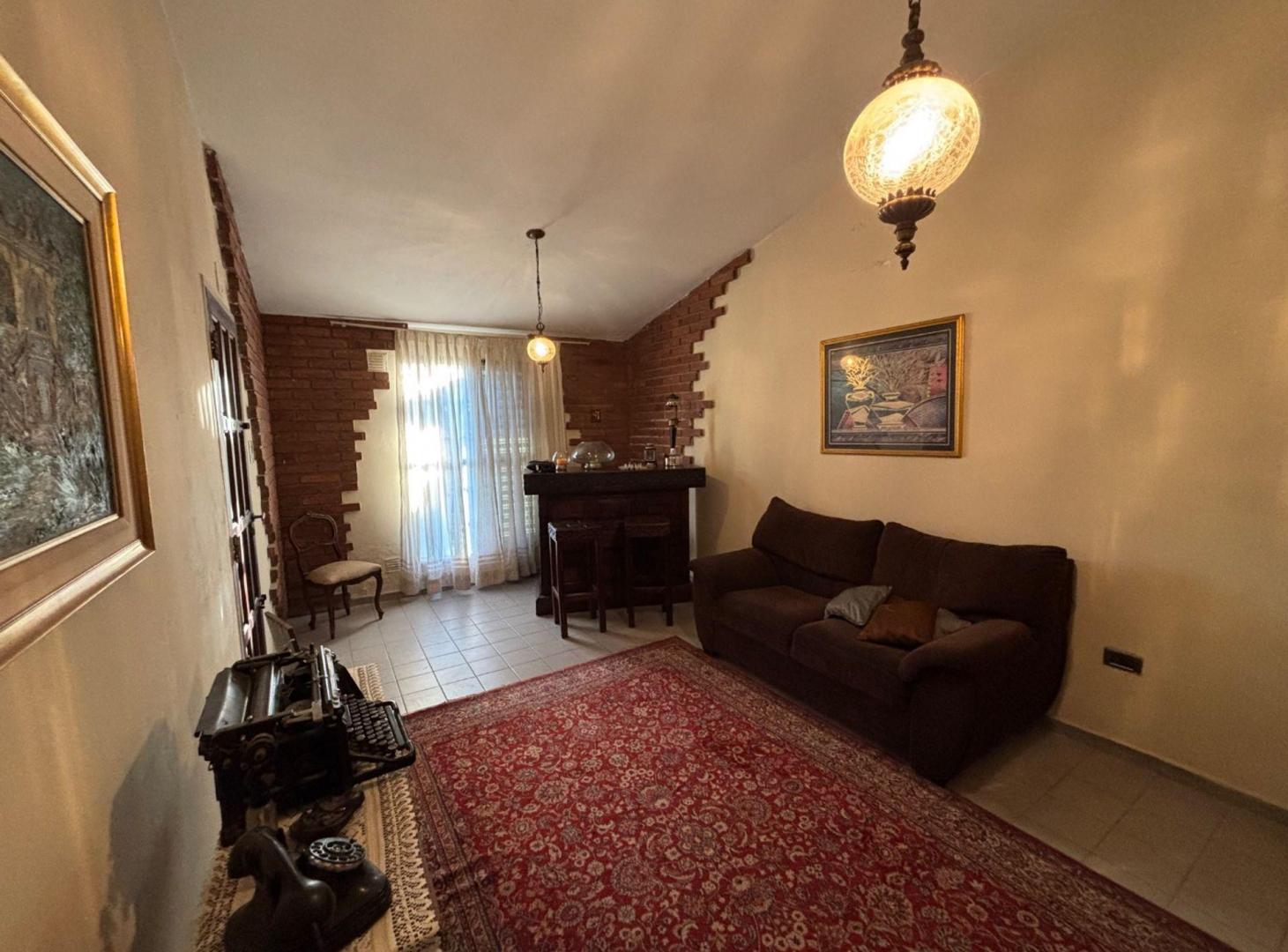 Foto de VENTA CASA 4 DOR + DEPARTAMENTO EN 20 DE JUNIO, imagen 1
