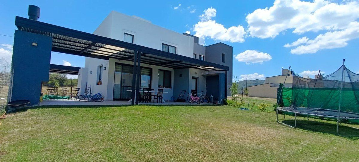 Foto de VENTA AMPLIA CASA BARRIO TEJAS IV - CATEGORIA, imagen 2