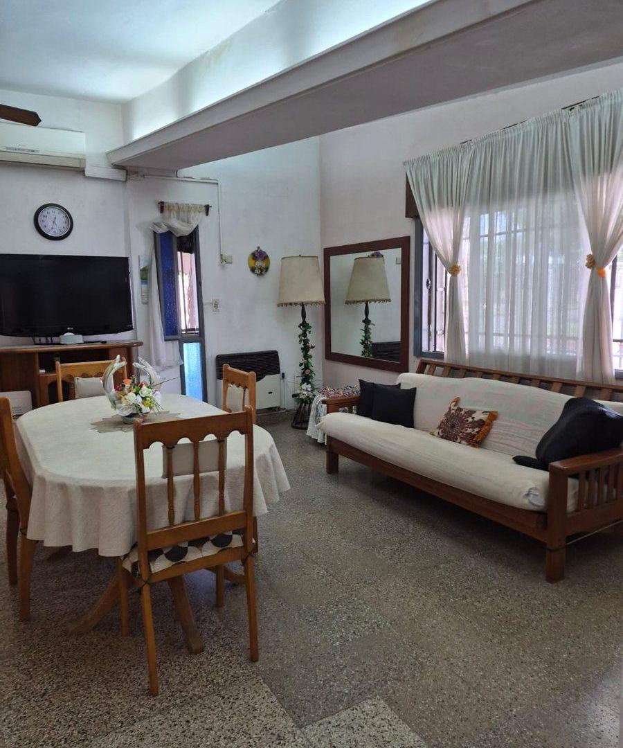 Foto de VENDE CASA DE 4 DORM EN BARRIO PARQUE REPUBLICA, imagen 3