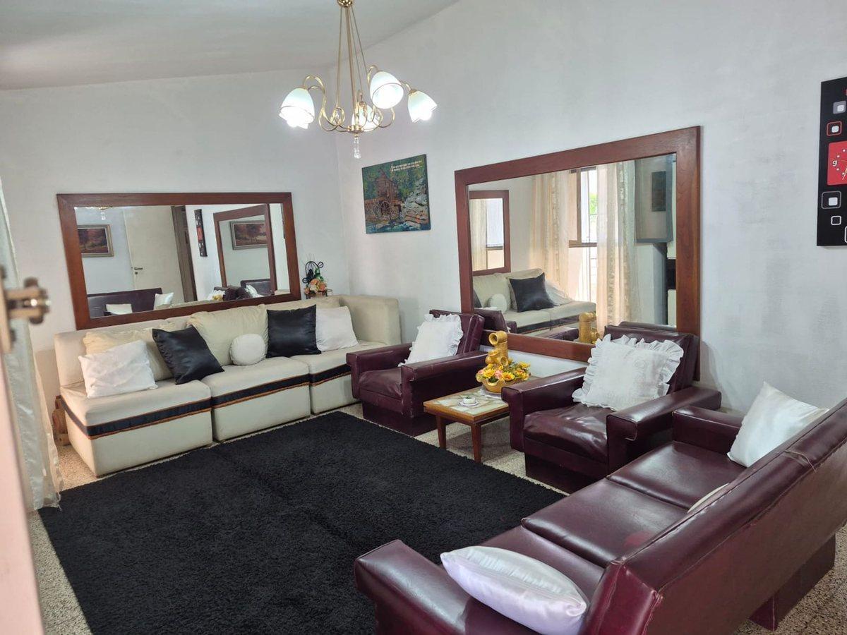 Foto de VENDE CASA DE 4 DORM EN BARRIO PARQUE REPUBLICA, imagen 1