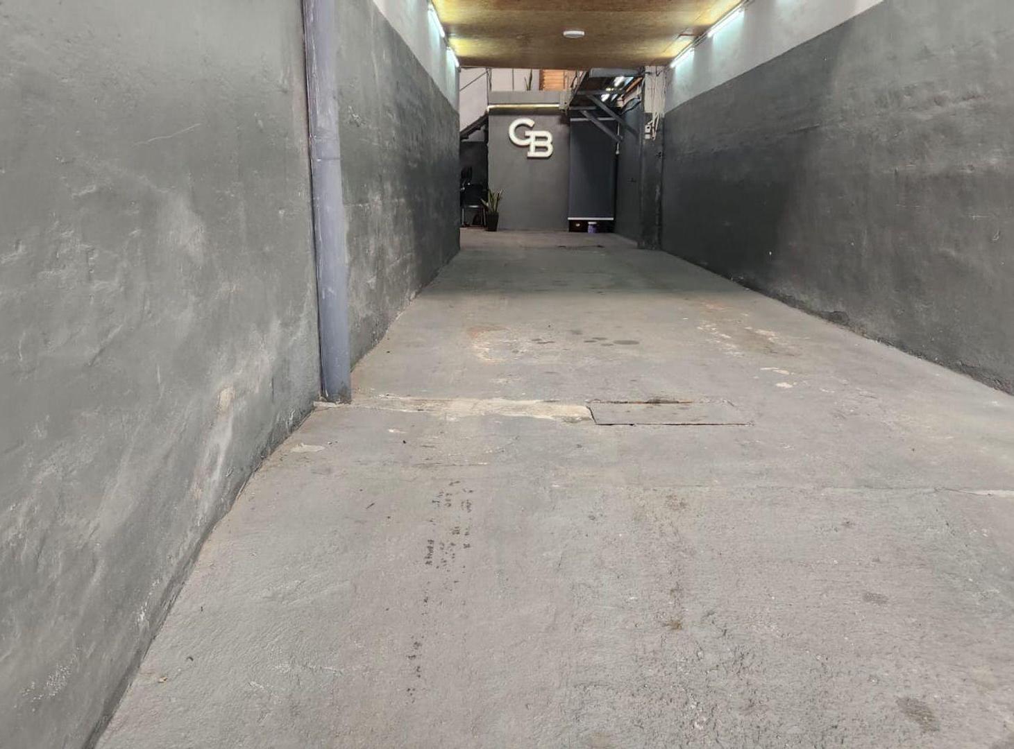 Foto de Venta Galpón Comercial Av. Duarte Quirós 2200, imagen 3