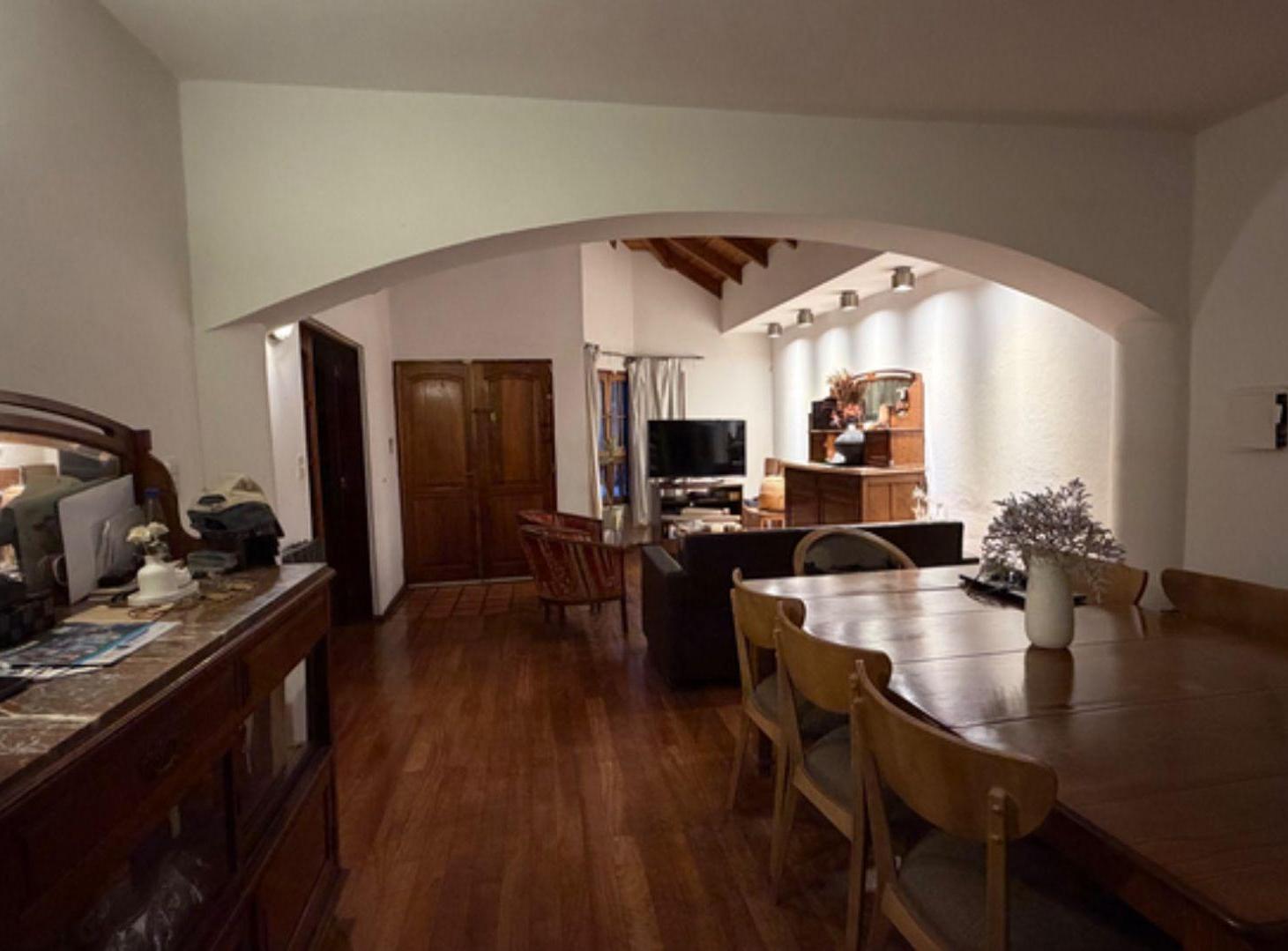 Venta casa 3 dormitorios Barrio Parque Capital