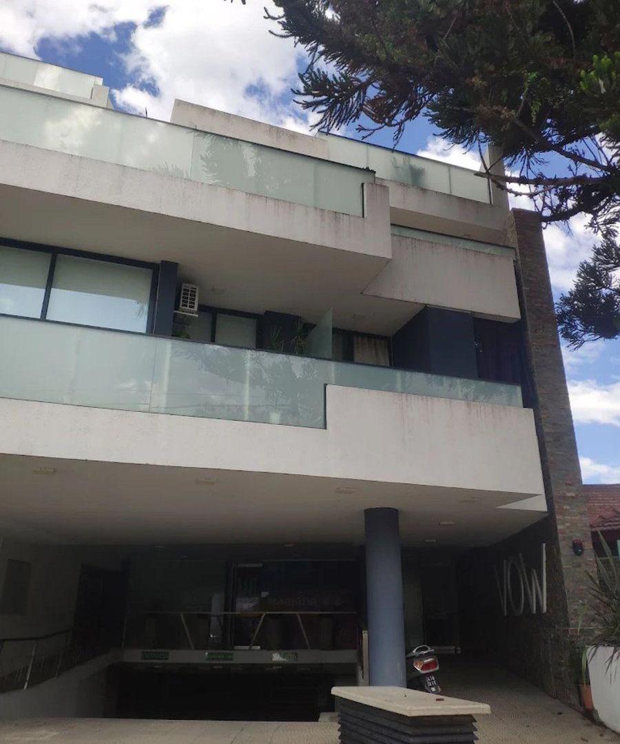 Foto de VENTA COCHERA CARLOS PAZ - A MTS TEATRO LUXOR, imagen 1