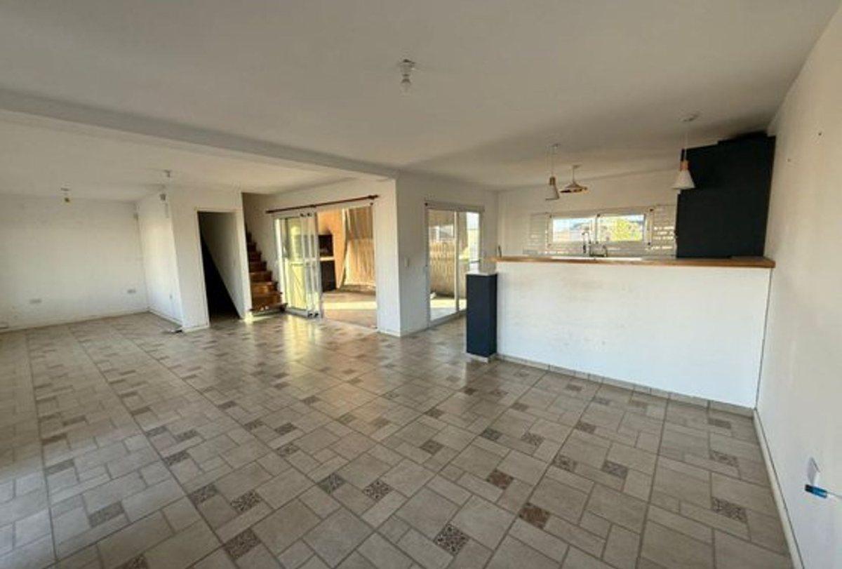 Foto de VENTA CASA 4 DORM. EN DOCTA/MALAGUEÑO CON PILETA, imagen 4