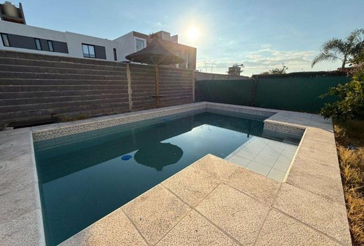 Foto de VENTA CASA 4 DORM. EN DOCTA/MALAGUEÑO CON PILETA, imagen 1
