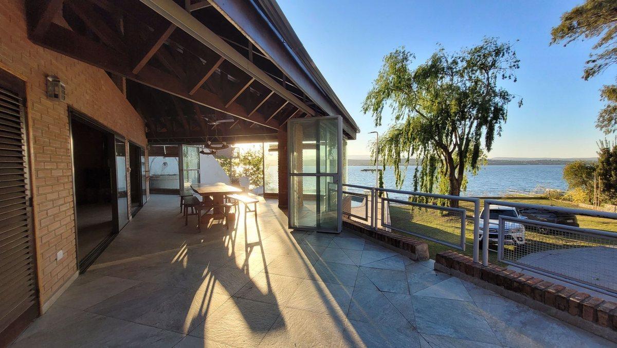 Foto de CASA FRENTE AL LAGO - COSTA AZUL, imagen 1