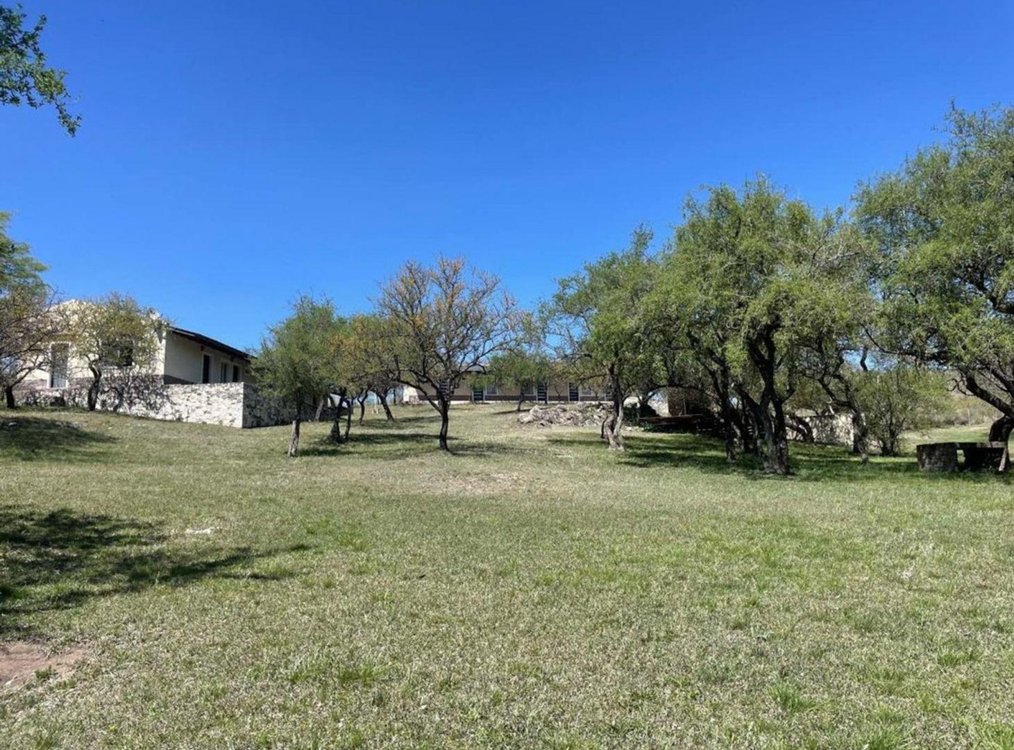 Foto de Venta estancia con salón y 10 departamentos, imagen 4