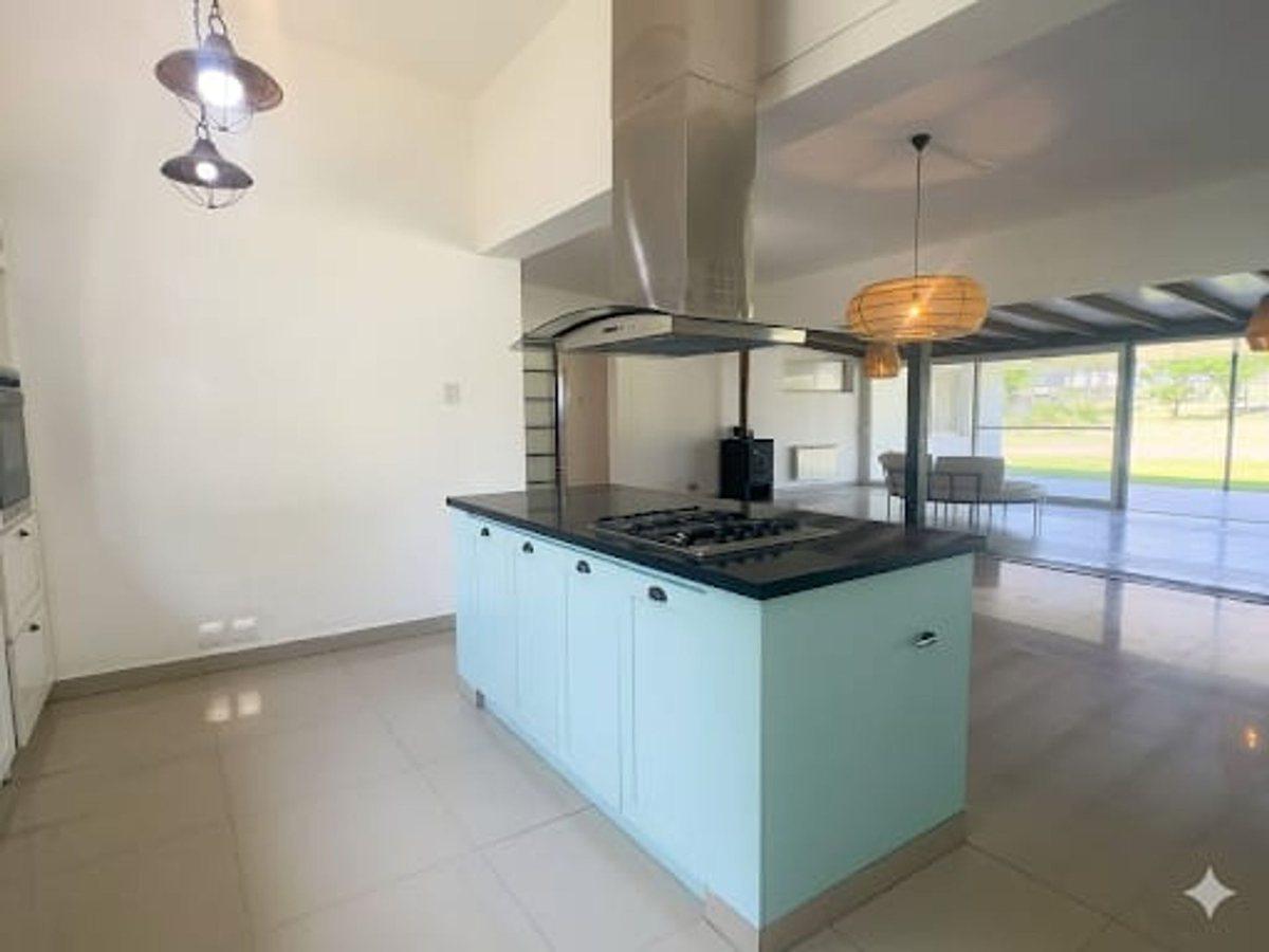Foto de VENTA CASA CAMPOS DEL VIRREY, imagen 5