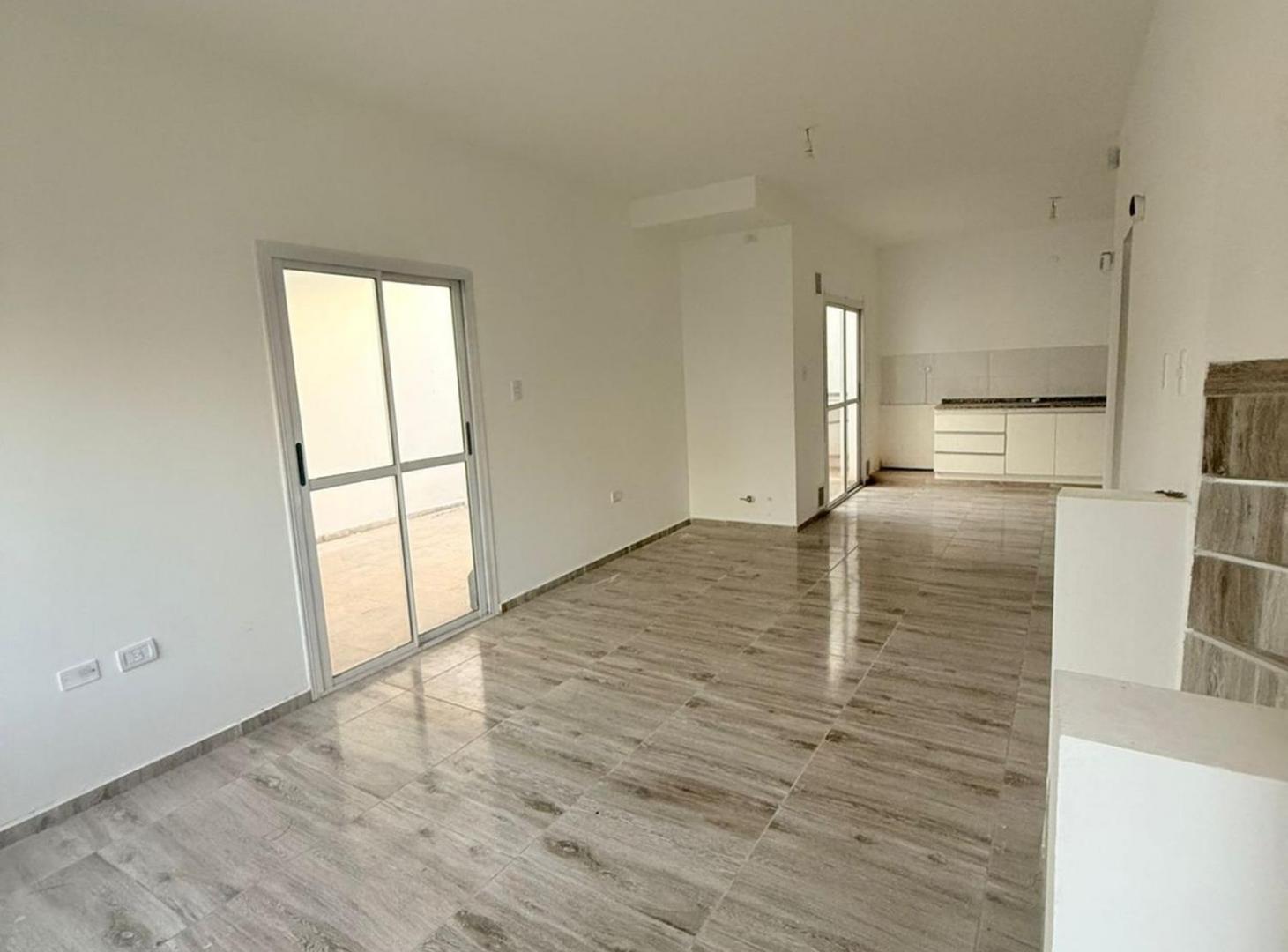 Foto de VENTA DUPLEX 2 DORMITORIOS APTO CREDITO ZONA SUR, imagen 2