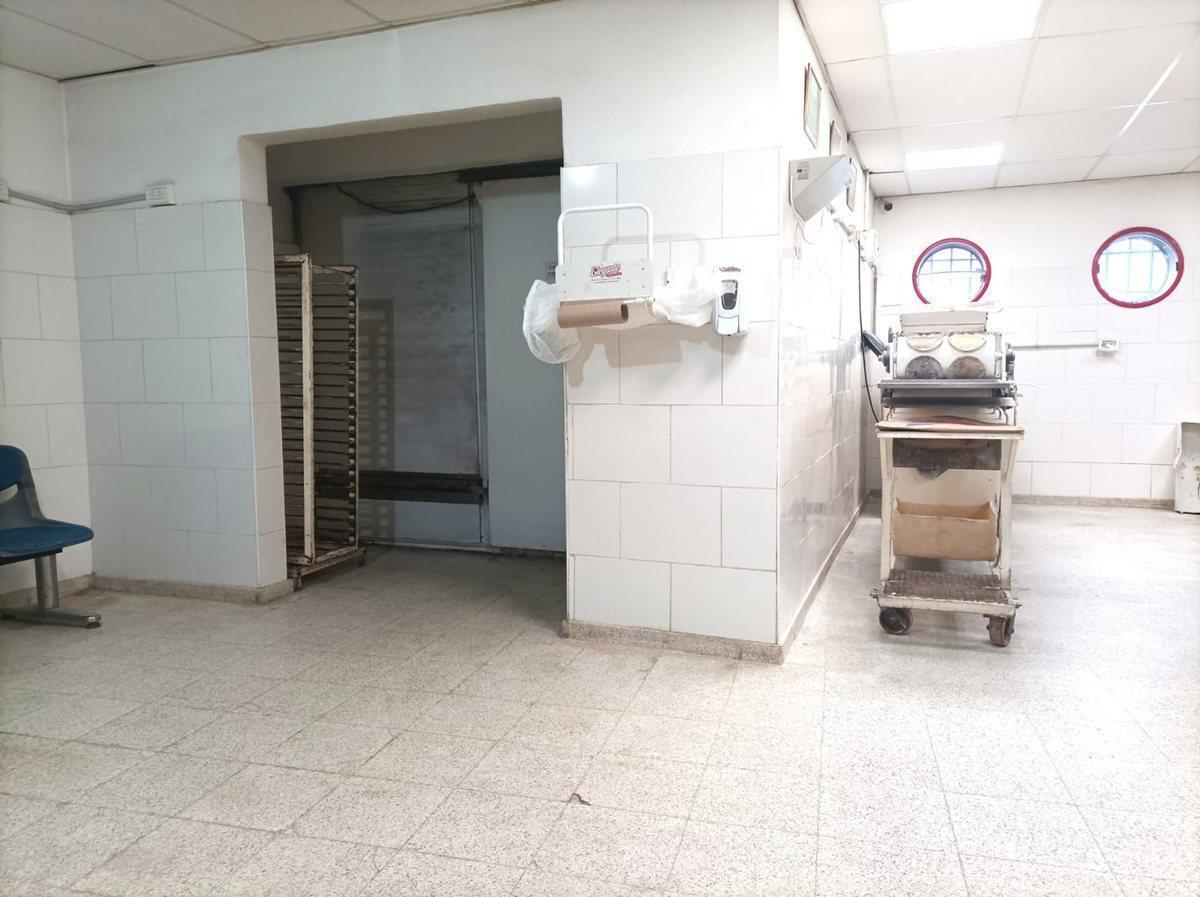 Foto de OPORTUNIDAD!! VENTA LOCAL COMERCIAL SOBRE AVENIDA, imagen 4