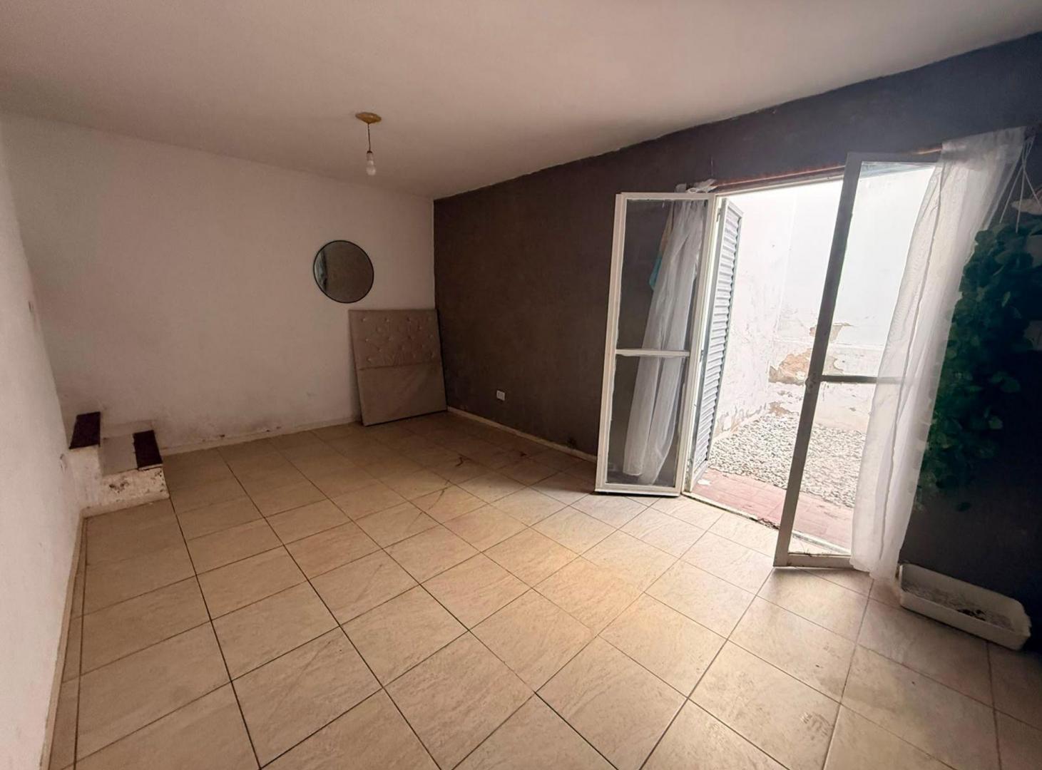 Foto de VENTA DUPLEX 2 DORM. EN ALTO ALBERDI CON PATIO, imagen 2