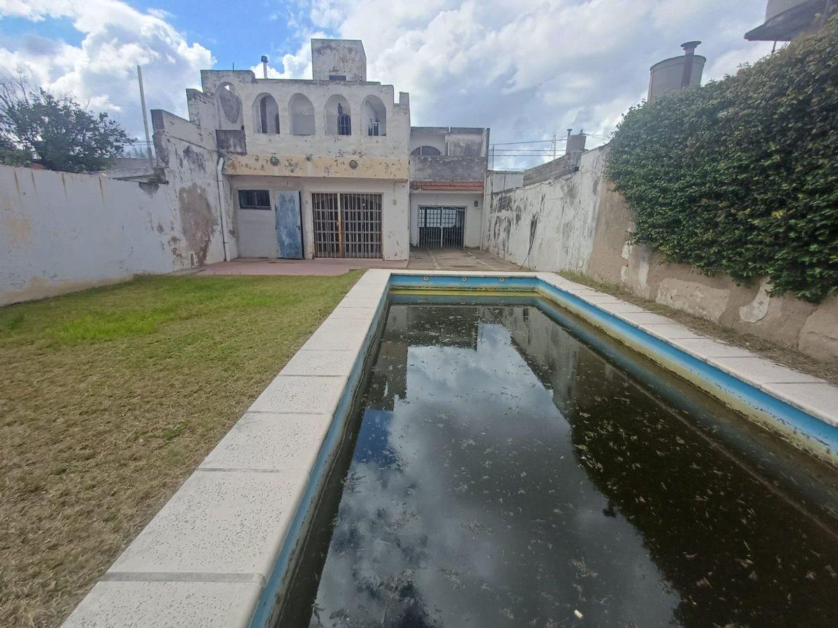 VENTA CASA 3 DORMITORIOS PILETA ALTAMIRA
