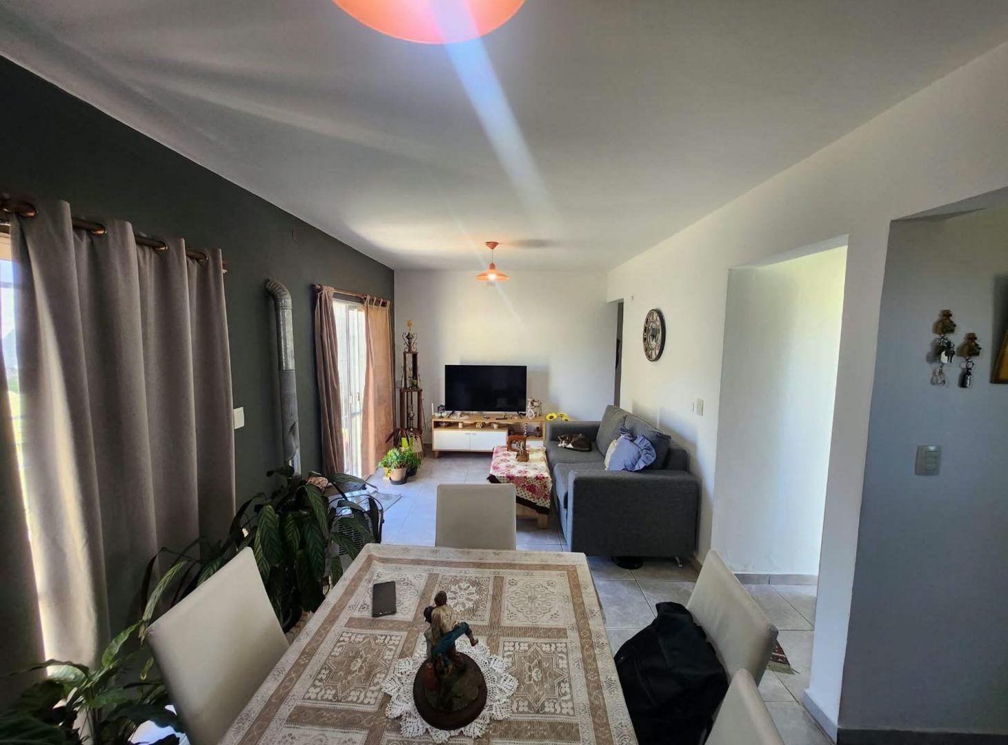 Foto de Venta Casa 2 Dormitorios en Unquillo — Lote 333 m², imagen 2