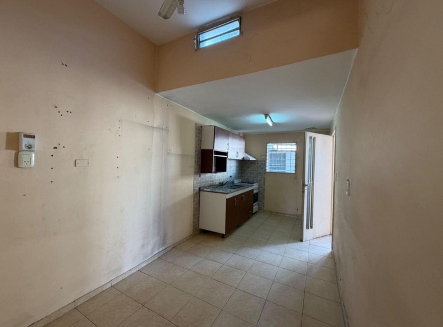 Foto de Venta casa a refaccionar 4 dor - Crisol Sur, imagen 5