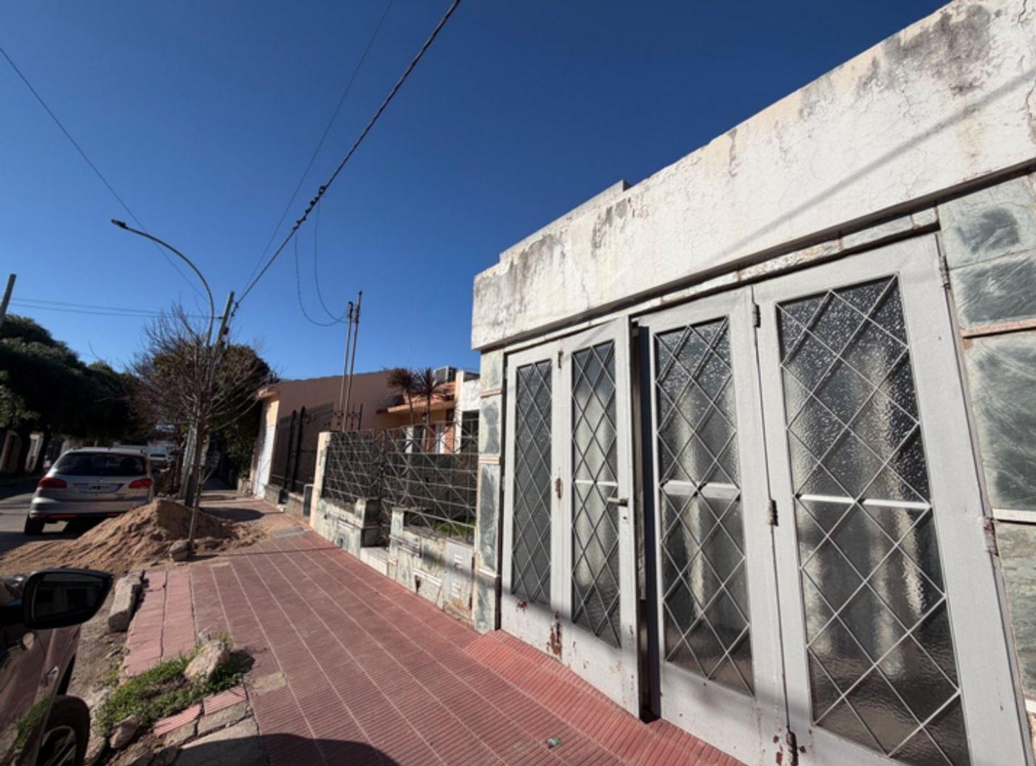 Foto de Venta casa a refaccionar 4 dor - Crisol Sur, imagen 1