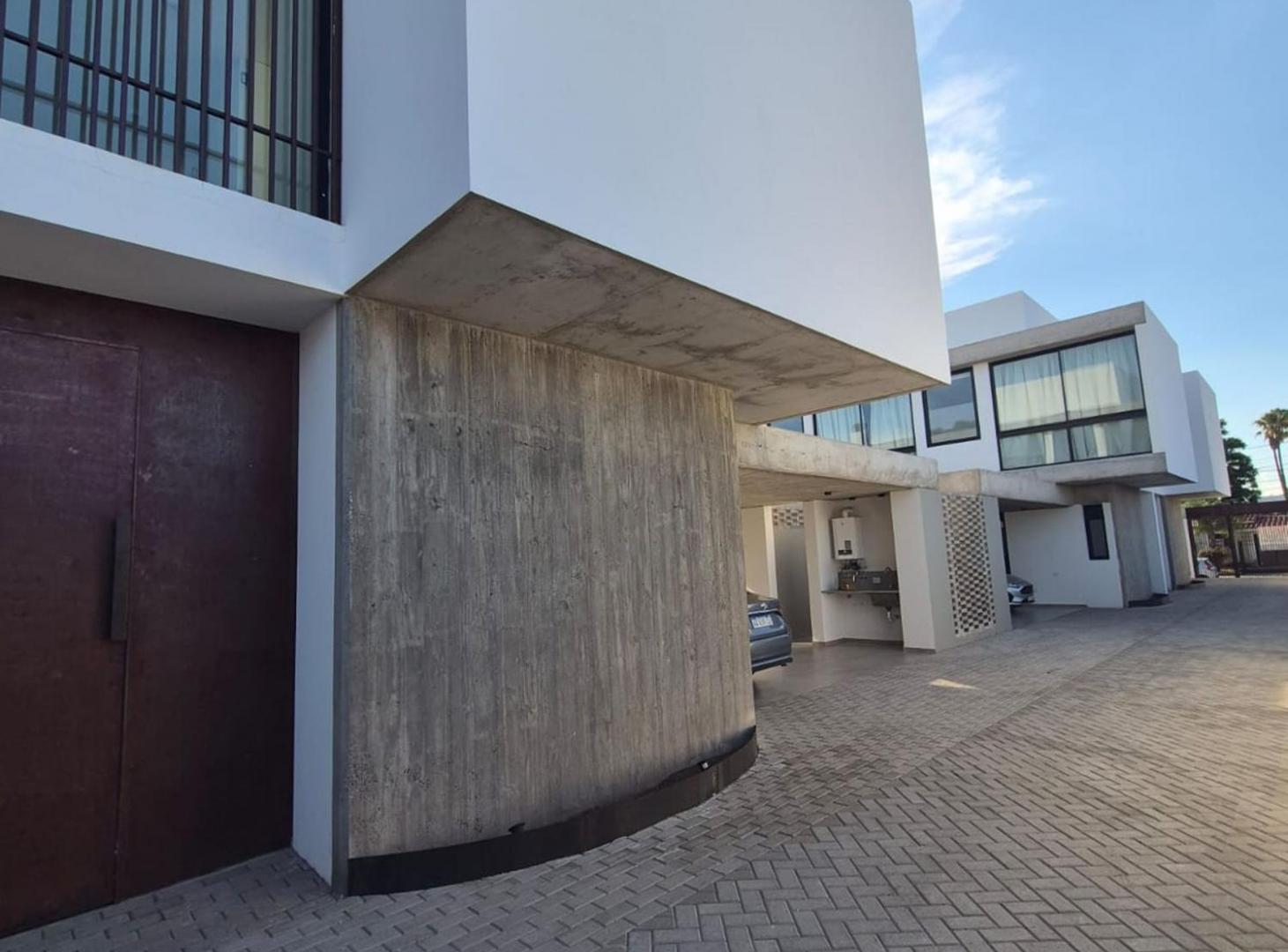 Foto de VENDE DUPLEX DE TRES DORM. CERRO DE LAS ROSAS, imagen 2