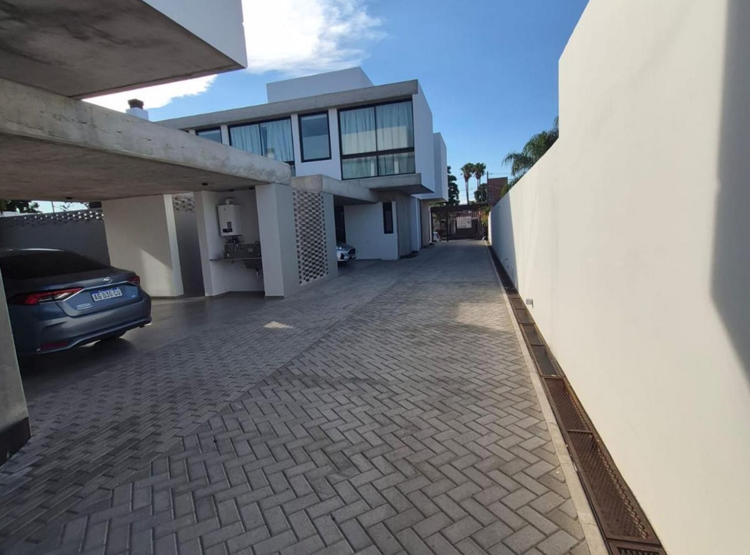 Foto de VENDE DUPLEX DE TRES DORM. CERRO DE LAS ROSAS, imagen 5