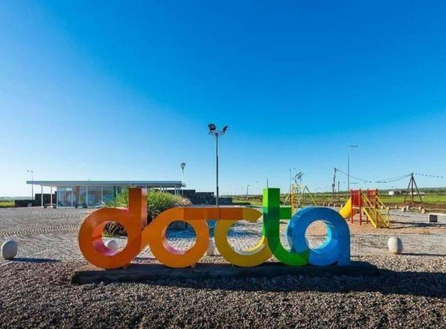 REMAX VENDE LOTE ESQUINA EN DOCTA CENTRAL
