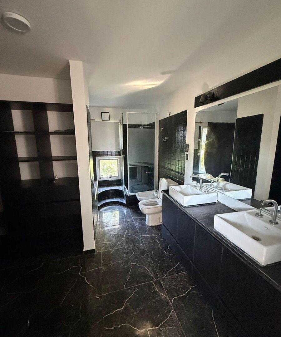 Foto de CASA EN VENTA 3 DORMITORIOS EN ARBOLADA HOLLYWOOD, imagen 5