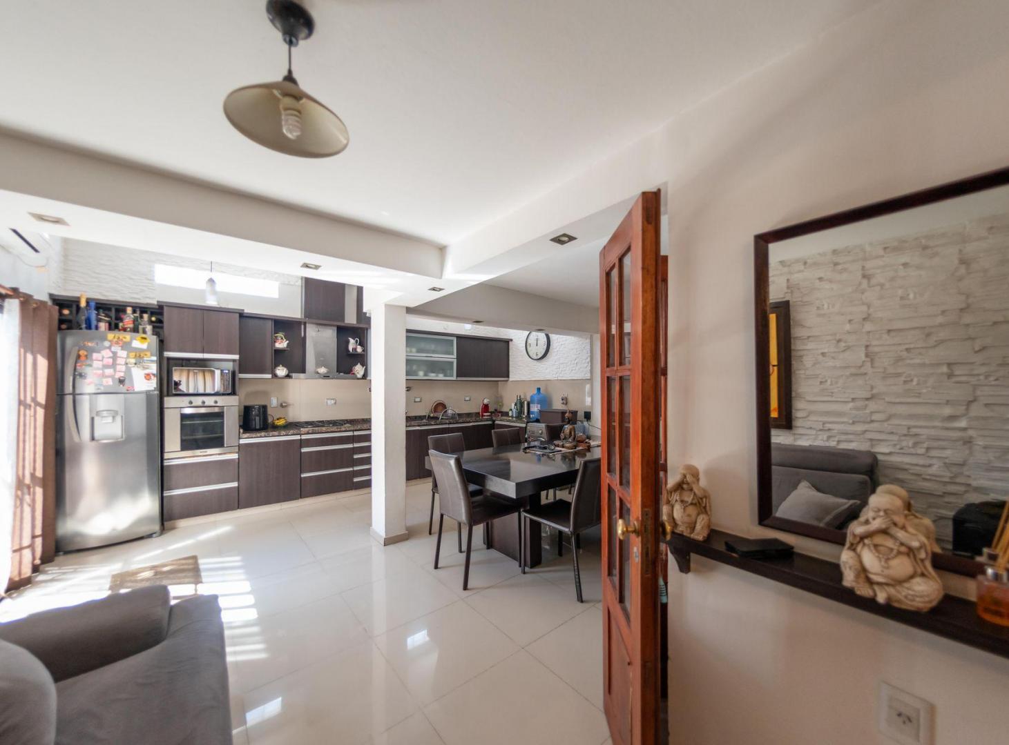 Foto de Venta casa 4 dormitorios en yofre sur, imagen 1